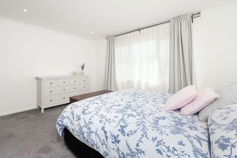 Large Family Home Bondi - Sunshine Coast Tourism 6