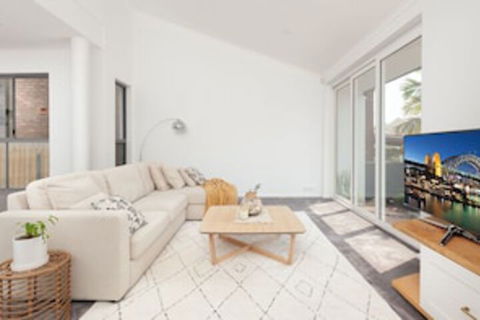 Large Family Home Bondi - Sunshine Coast Tourism 0