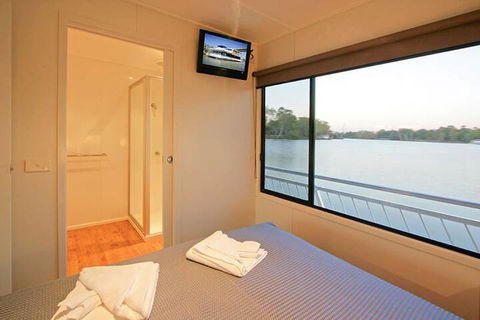All Seasons Houseboats - Holiday Sunshine Coast 1