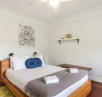 Pembroke on the Park Cottage - Home Away From Home - Holiday Sunshine Coast