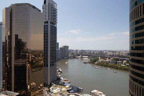 Amazing CBD 2BD Apartment W / Parking & Pool! - Holiday Sunshine Coast 1