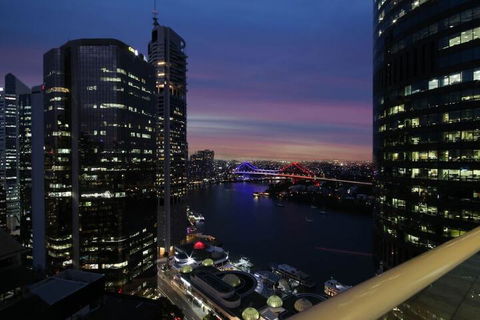 Amazing CBD 2BD Apartment W / Parking & Pool! - Holiday Sunshine Coast 2