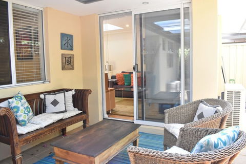 Modern 2 Bedroom Unit Close To CBD - Holiday Sunshine Coast 5