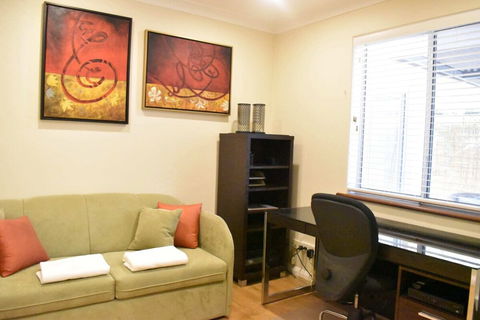 Modern 2 Bedroom Unit Close To CBD - Holiday Sunshine Coast 4
