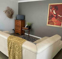 Cosy 1 Bedroom Unit With Views of The City - Sunshine Coast Tourism