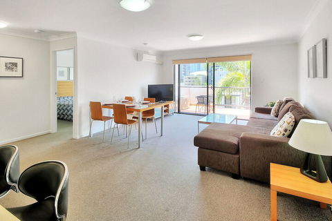 Airtrip Apartment On Russell St - Holiday Sunshine Coast 5