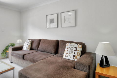 Airtrip Apartment On Russell St - Holiday Sunshine Coast 4