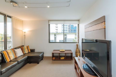 Airtrip Apartment On Merivale St - Holiday Sunshine Coast 1