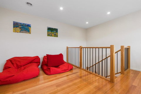 Cootamundra - Holiday Sunshine Coast 1