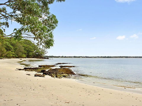 The Great White Beach Living At Its Best - Holiday Sunshine Coast 5