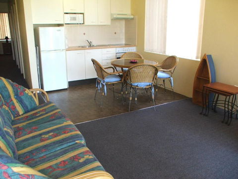 Ocean Court 1 13 Lord Street - Holiday Sunshine Coast 5