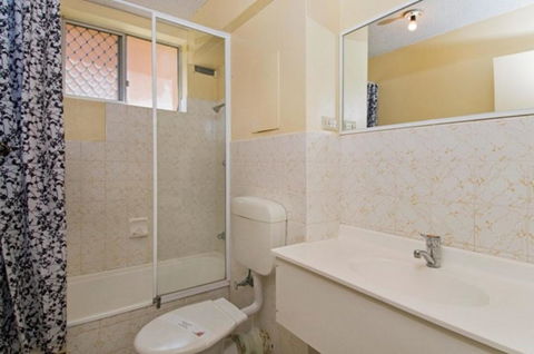 Ocean Court 1 13 Lord Street - Holiday Sunshine Coast 4