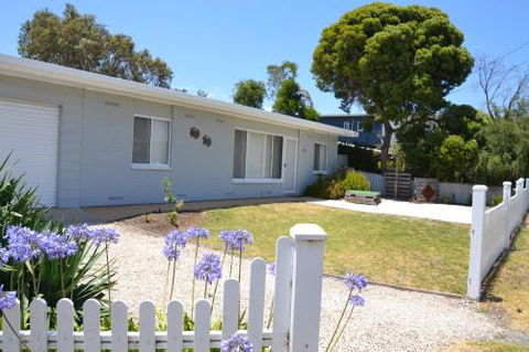 Bay Breeze Cottage - Sunshine Coast Tourism 1