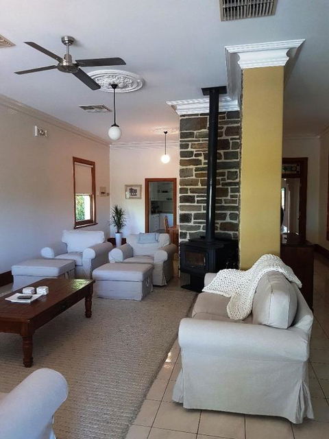 Barossa Valley View Guesthouse - Holiday Sunshine Coast 5