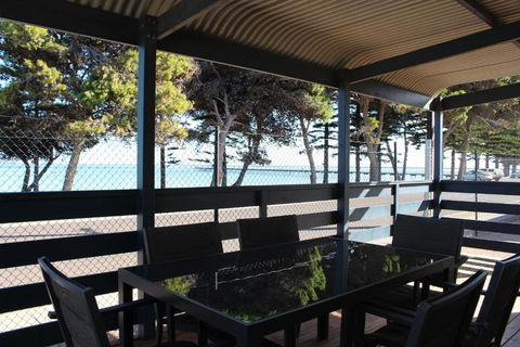 Ceduna Foreshore Caravan Park - Sunshine Coast Tourism 6