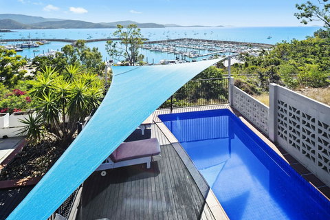 A Point Of View Airlie Beach - Sunshine Coast Tourism 0