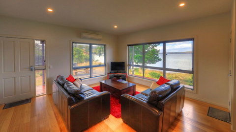 Tides Reach - Essentially Tas Dover - Sunshine Coast Tourism 5