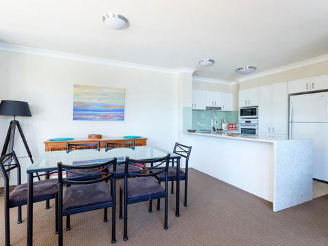 Aquarius Apartment 4 - Holiday Sunshine Coast 2