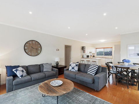 GUILDFORD COTTAGE - Holiday Sunshine Coast 4