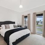 GUILDFORD COTTAGE - Holiday Sunshine Coast 0