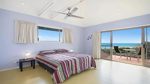 Absolute Beachfront At Hastings - Holiday Sunshine Coast 1