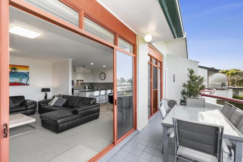 Fathoms Apartment 18 / 1a Mitchell Pde All Linen Provided - Holiday Sunshine Coast 1