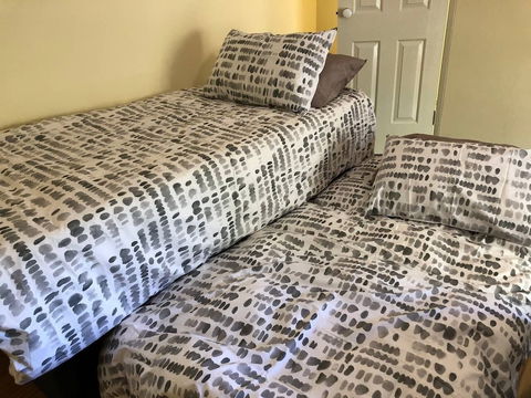 Escape To Strathfield For 8 Guests - Holiday Sunshine Coast 0