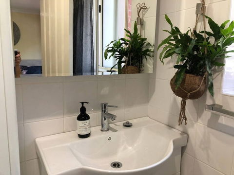 Escape To Strathfield For 8 Guests - Holiday Sunshine Coast 1