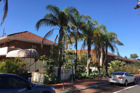 B6 Cafes & Restaurants Close To UWA - Holiday Sunshine Coast 5