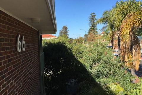 B6 Cafes & Restaurants Close To UWA - Holiday Sunshine Coast 3