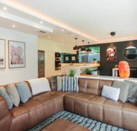 Spacious 2 Bedroom Apartment in Ascot With Large Private Garden - Holiday Sunshine Coast