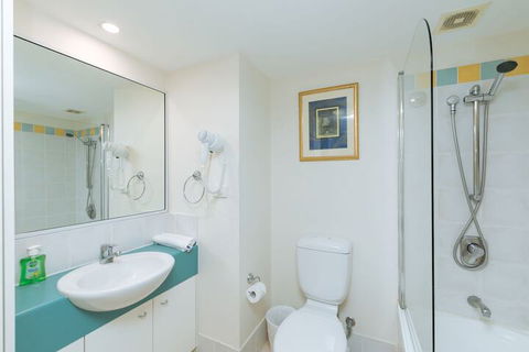 Airtrip Apartment On Edmonstone St - Holiday Sunshine Coast 5