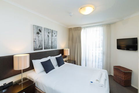 Airtrip Apartment On Edmonstone St - Holiday Sunshine Coast 2
