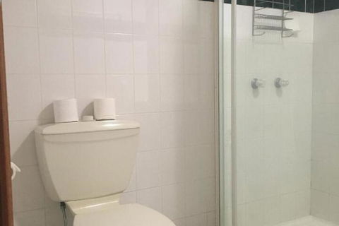 4 Bears Motel - Holiday Sunshine Coast 4