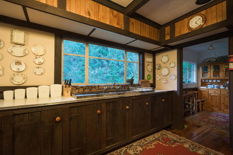 Walhalla Coach House - Sunshine Coast Tourism 1