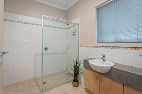 DRIFTWOOD VILLA Free Wifi Walk To Beach - Holiday Sunshine Coast 2