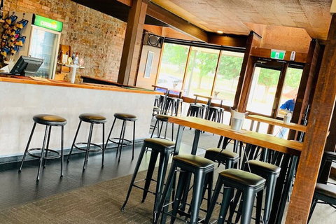 The Caledonian Hotel Motel - Holiday Sunshine Coast 7