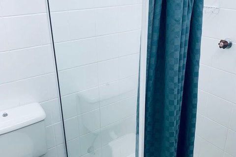 The Caledonian Hotel Motel - Holiday Sunshine Coast 5