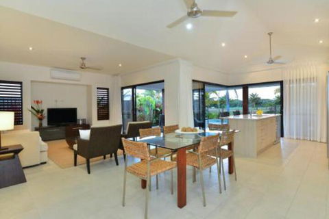 17 Cascade House Luxury Holiday Home - Sunshine Coast Tourism 3
