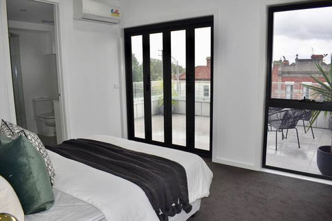 Brand New 2 Bed Apartment With Stunning City Views - Sunshine Coast Tourism 6