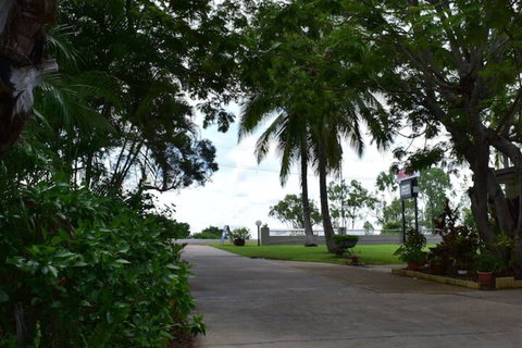Hillview Motel - Sunshine Coast Tourism 4