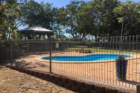 Hillview Motel - Sunshine Coast Tourism 7