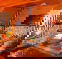 Alpine Stag Lodge House - Sunshine Coast Tourism