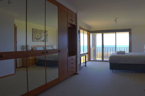 Augusta Beachfront Accommodation - Holiday Sunshine Coast 6