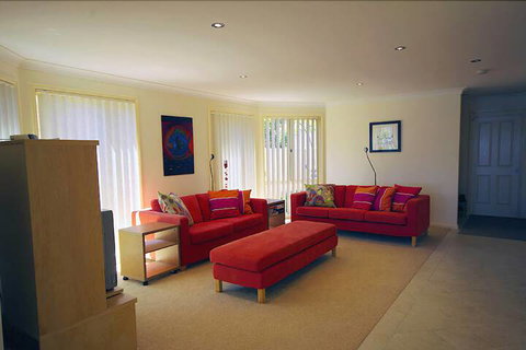 Blue Water At Mannering Park - Holiday Sunshine Coast 2