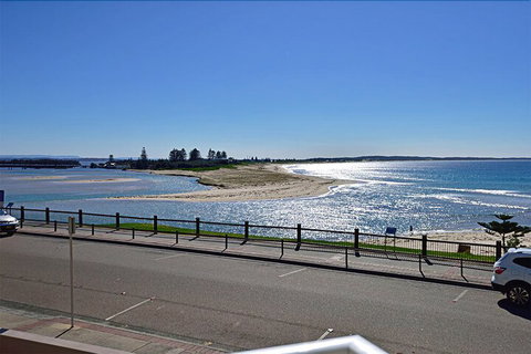 Dolphin Court 5 - Holiday Sunshine Coast 5