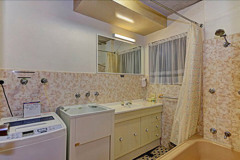 Dolphin Court 5 - Holiday Sunshine Coast 4