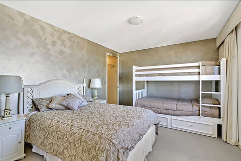 Crystal Views 24 - Holiday Sunshine Coast 3