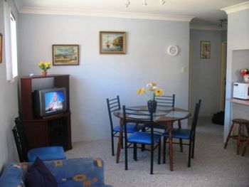 Pacific Court 8 - Sunshine Coast Tourism 1