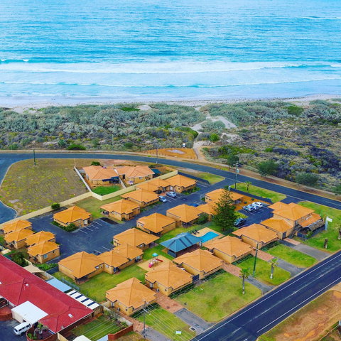 Geraldton's Ocean West - Holiday Sunshine Coast 0